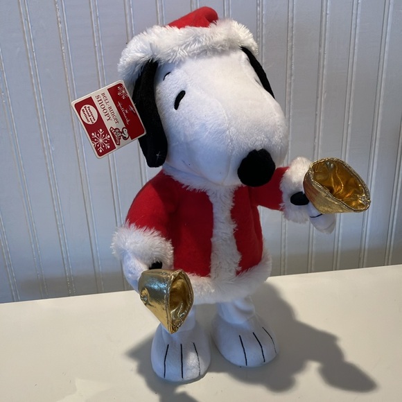 NWT Hallmark Bell Ringer Snoopy, Plays 3 Carols, Moves Hands and Dances - Picture 12 of 13